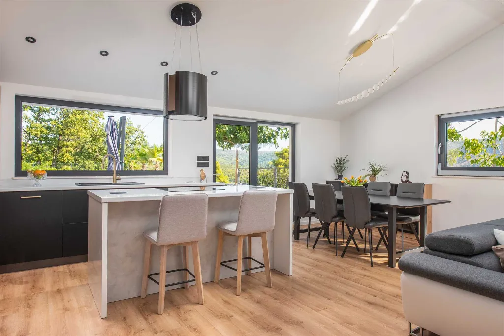 Srinjine Villa with Private Pool and Fitness Room