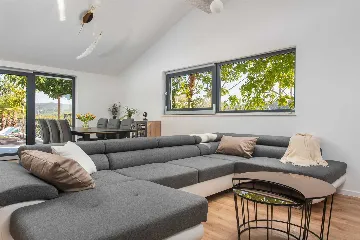 Srinjine Villa with Private Pool and Fitness Room