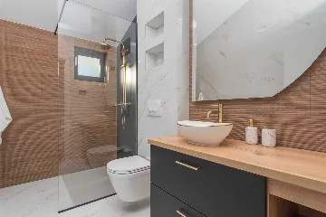 Srinjine Villa with Private Pool and Fitness Room