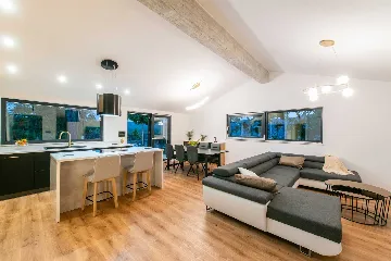 Srinjine Villa with Private Pool and Fitness Room