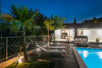 Srinjine Villa with Private Pool and Fitness Room