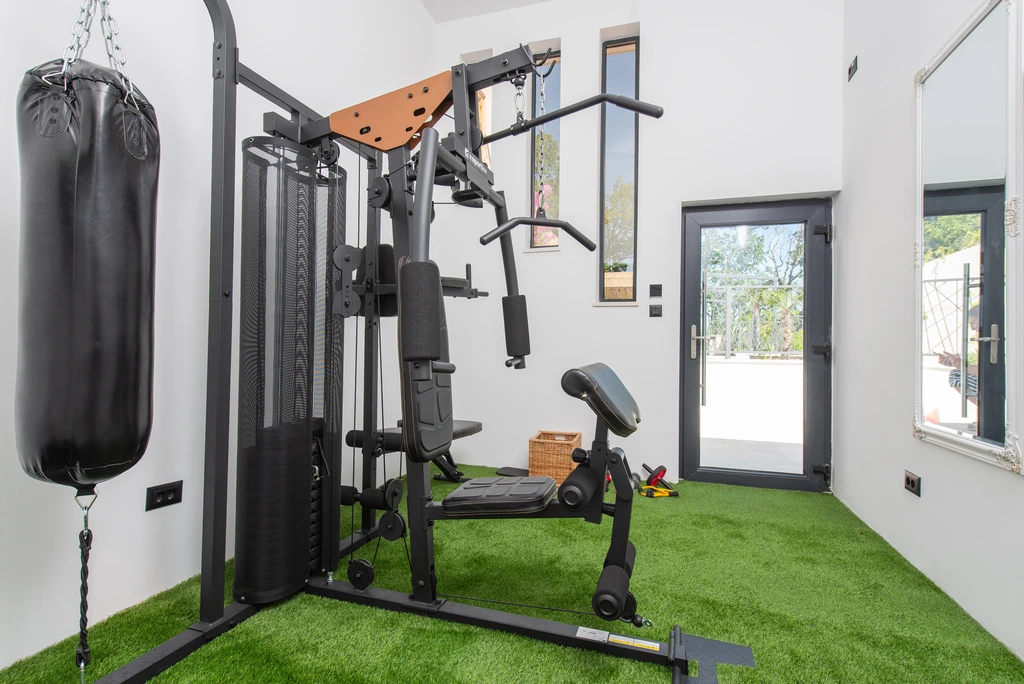 Srinjine Villa with Private Pool and Fitness Room