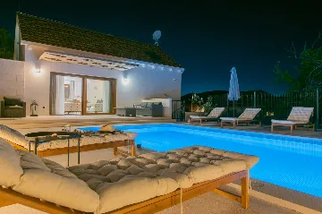 Šestanovac Villa with Heated Pool for 6 Guests