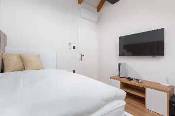 Šestanovac Villa with Heated Pool for 6 Guests