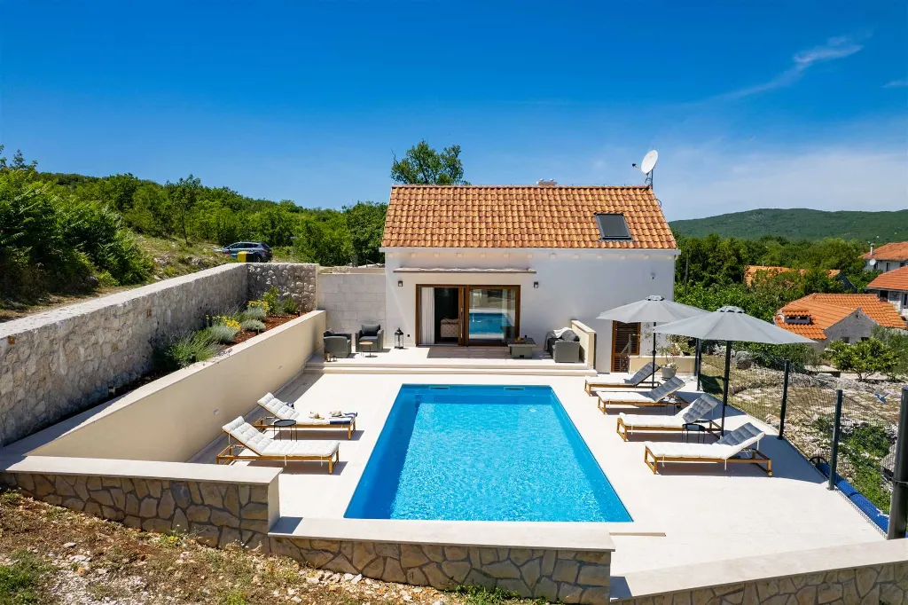 Šestanovac Villa with Heated Pool for 6 Guests