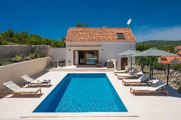 Šestanovac Villa with Heated Pool for 6 Guests