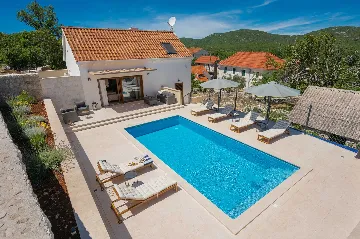 Šestanovac Villa with Heated Pool for 6 Guests