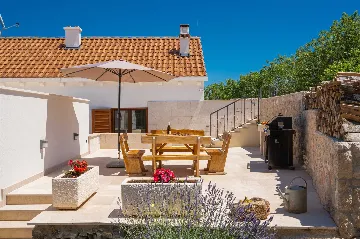 Šestanovac Villa with Heated Pool for 6 Guests