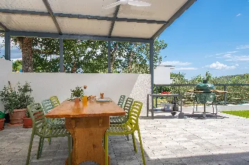 Villa with Heated Pool in Tugare for 6