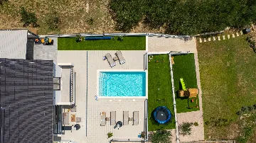 Villa with Heated Pool in Tugare for 6