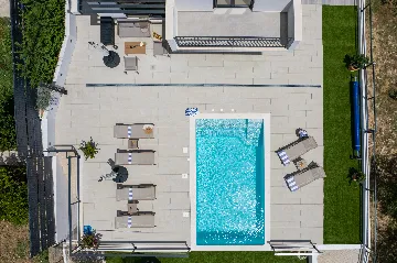 Villa with Heated Pool in Tugare for 6