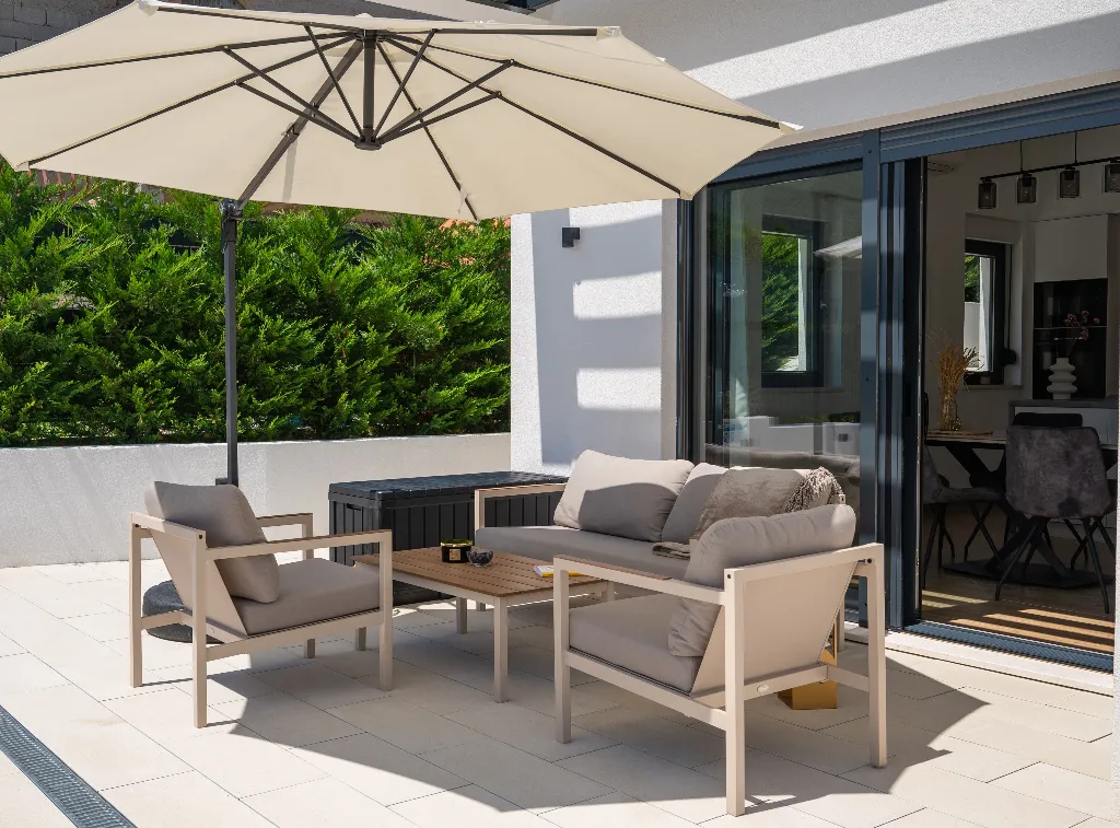 Villa with Heated Pool in Tugare for 6