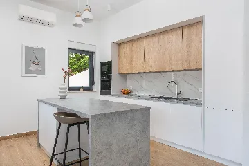 Villa with Heated Pool in Tugare for 6