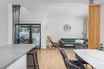 Villa with Heated Pool in Tugare for 6