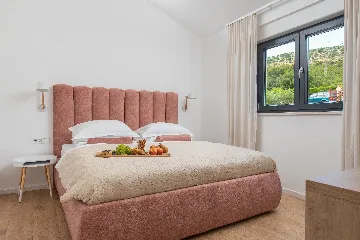 Villa with Heated Pool in Tugare for 6