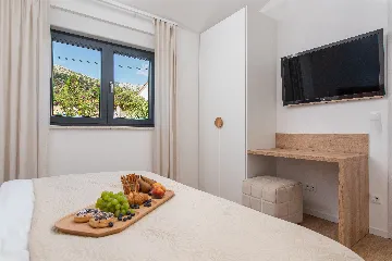 Villa with Heated Pool in Tugare for 6