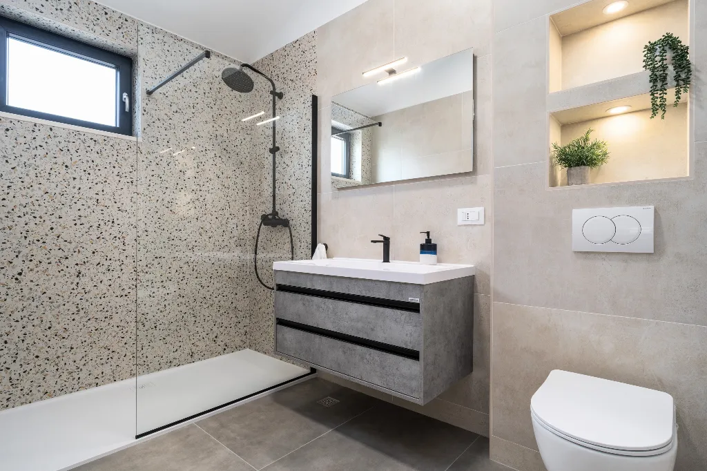 Villa with Heated Pool in Tugare for 6
