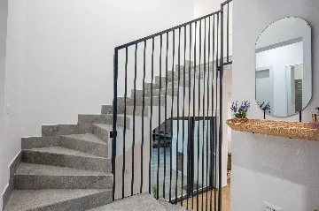 Villa with Heated Pool in Tugare for 6