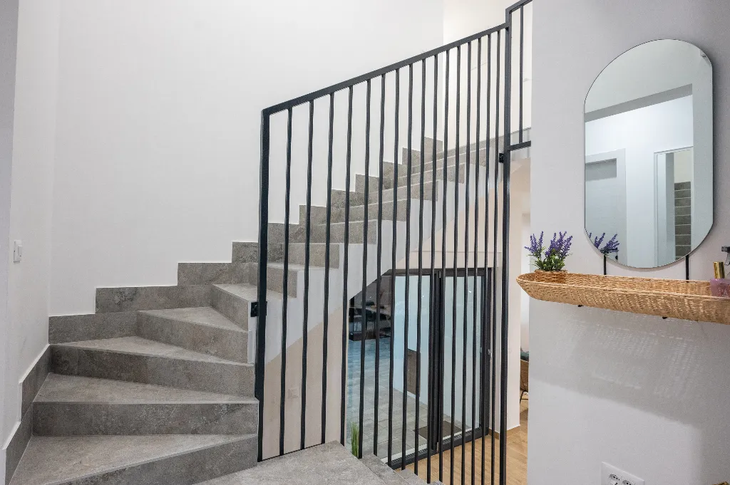 Villa with Heated Pool in Tugare for 6