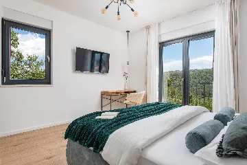 Villa with Heated Pool in Tugare for 6