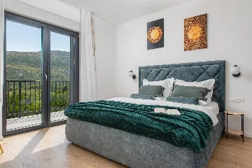 Villa with Heated Pool in Tugare for 6