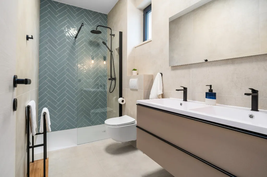Villa with Heated Pool in Tugare for 6