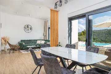 Villa with Heated Pool in Tugare for 6