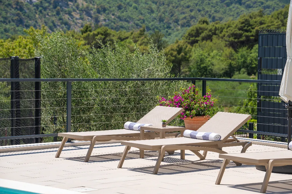 Villa with Heated Pool in Tugare for 6