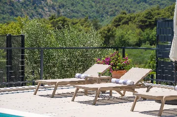 Villa with Heated Pool in Tugare for 6