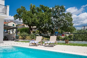 Villa with Heated Pool in Tugare for 6