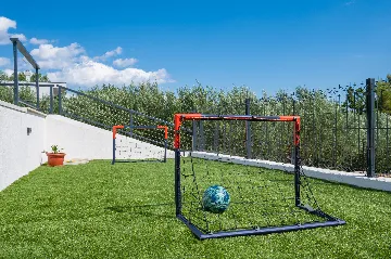 Villa with Heated Pool in Tugare for 6