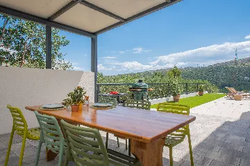 Villa with Heated Pool in Tugare for 6