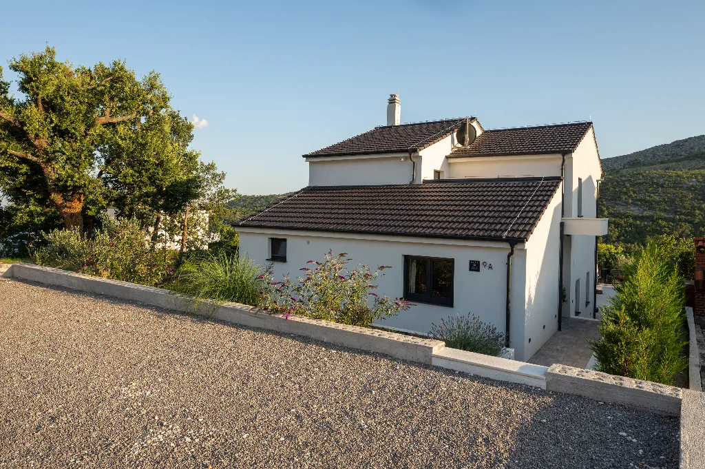 Villa with Heated Pool in Tugare for 6
