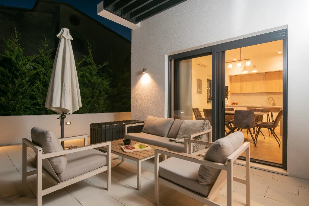 Villa with Heated Pool in Tugare for 6