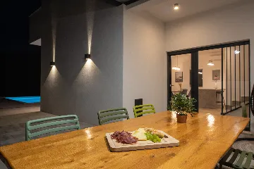 Villa with Heated Pool in Tugare for 6