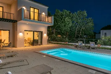 Villa with Heated Pool in Tugare for 6