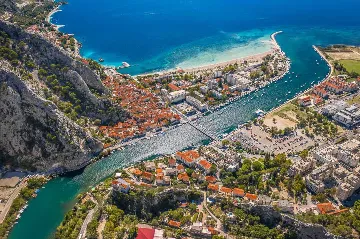 Tugare Holiday House with Heated Pool for 10 Guests