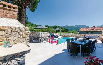 Zaton 4-Bedroom Holiday House with Sea View & Pool