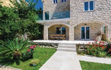 Zaton 4-Bedroom Holiday House with Sea View & Pool