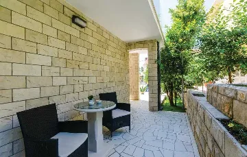 Zaton 4-Bedroom Holiday House with Sea View & Pool