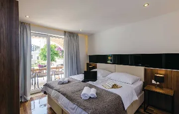 Zaton 4-Bedroom Holiday House with Sea View & Pool