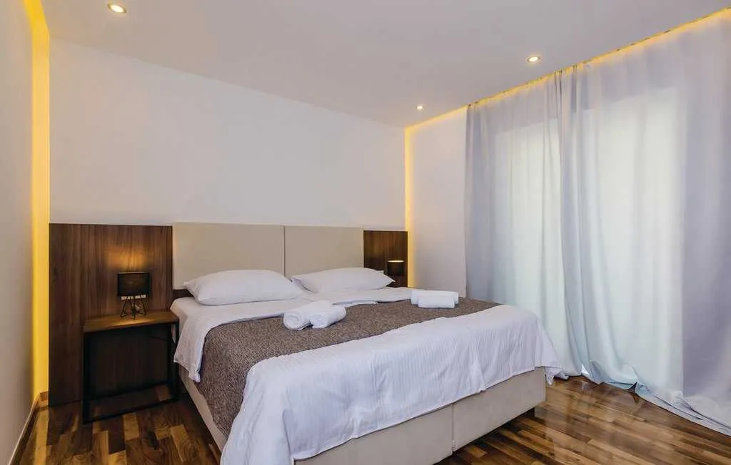 Zaton 4-Bedroom Holiday House with Sea View & Pool