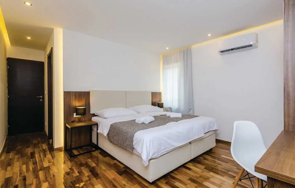 Zaton 4-Bedroom Holiday House with Sea View & Pool