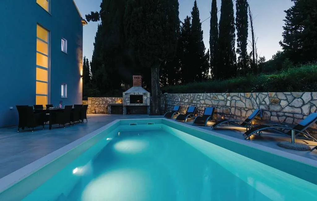 Zaton 4-Bedroom Holiday House with Sea View & Pool