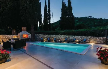 Zaton 4-Bedroom Holiday House with Sea View & Pool