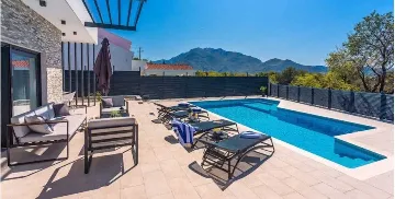 4-Bedroom Villa in Šestanovac with Heated Pool