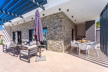 4-Bedroom Villa in Šestanovac with Heated Pool