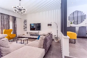 4-Bedroom Villa in Šestanovac with Heated Pool