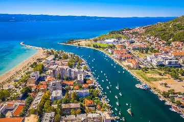 4-Bedroom Villa in Šestanovac with Heated Pool