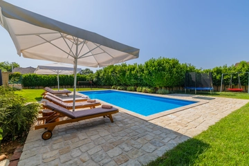 5-Bedroom Villa with Jacuzzi and Pool in Vinjani Donji